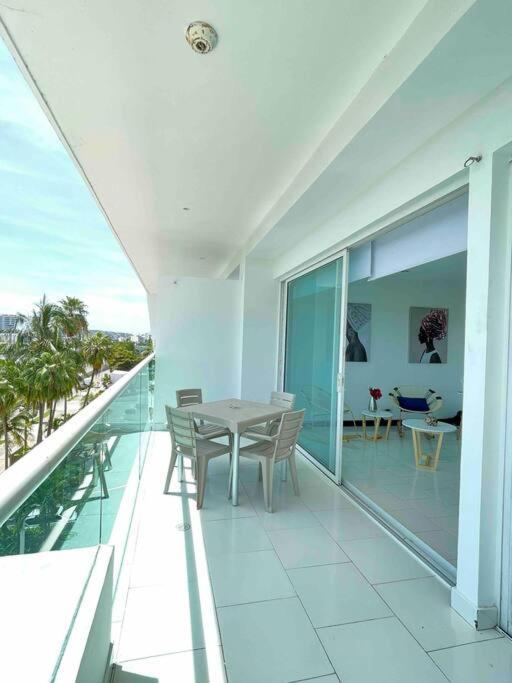 Espectacular Apto En Cartagena Con Salida Directa A La Playa Apartment Luaran gambar